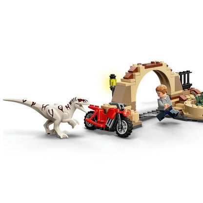 LEGO Jurassic World Atrociraptor: Motorradverfolgungsjagd