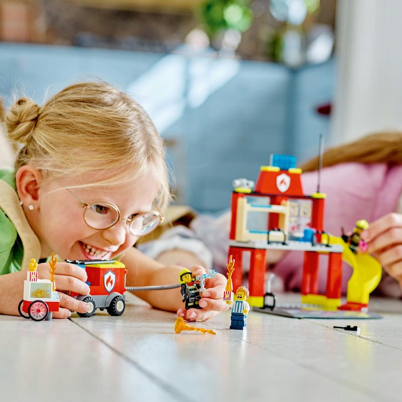 LEGO City Feuerwehrstation und Löschauto